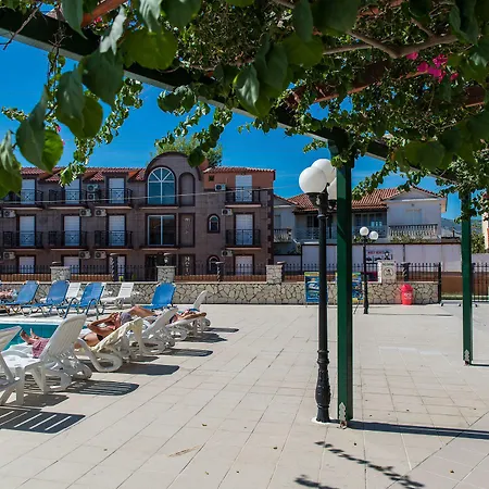 Perkes Complex (adults Only) 3* لاغاناس